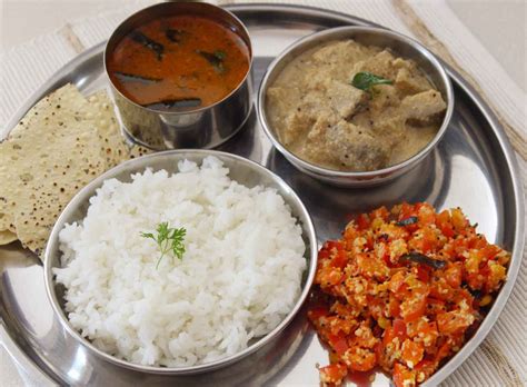South Indian Meal Plate : Vazhakkai Milagu Kootu, Mysore Rasam, Red