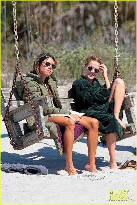 Photo Aubrey Plaza Zoey Deutch Soak Up The Sun On Dirty Grandpa Set