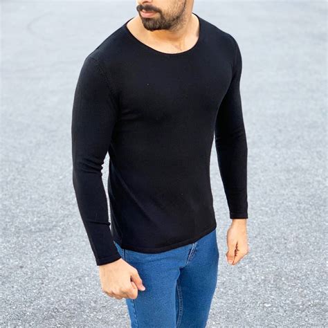 Round Neck Slim Fit Sweater In Black