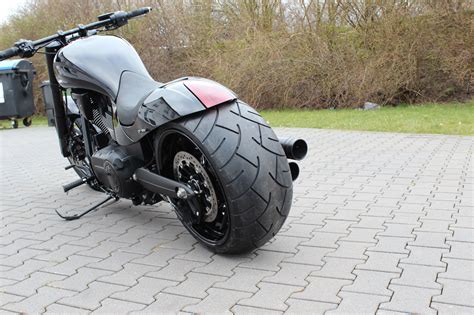 It's long, low, sleek and powerful, with a meaty rear tire that complements the bike's unique style. Rearfender "Short" Victory Hammer - Dark Parts