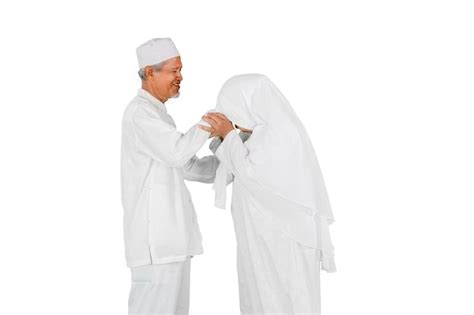 Premium Photo Muslim Wife Shaking Hand And Asking For Forgiveness To