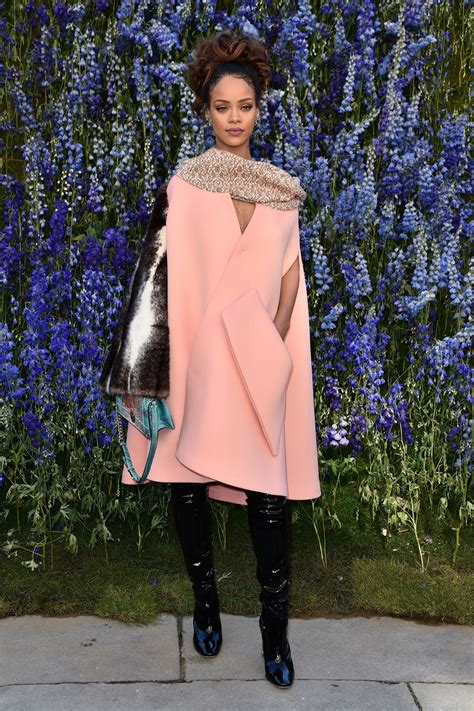 See Rihannas Amazing Outfit And The Incredible Details From Dior
