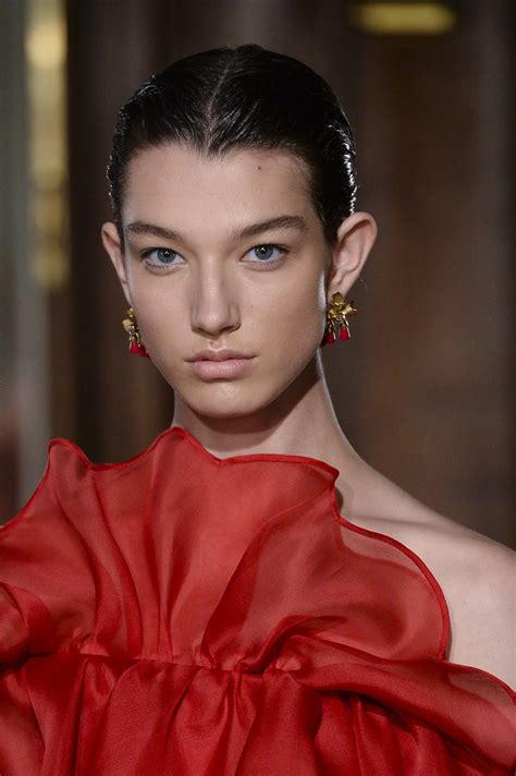 Valentino Spring 2018 Couture Fashion Show Details The Impression