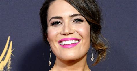 Emmys 2017 Best Hair Makeup Looks Red Carpet Photos