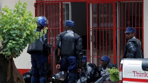 Zimbabwe Arrests Protest Organizers As Economy Plunges