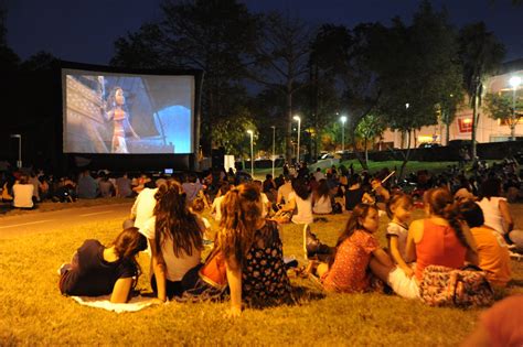 Disfruta De Una Función De Cine En Tu Parque Parques Alegres Iap