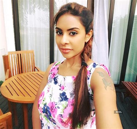 Controversial Actress Sri Reddy Threatens To Shame Actor Nani Details
