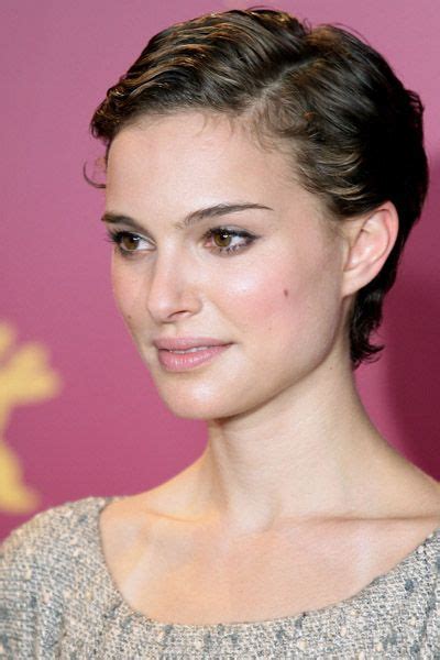 Natalie Portman S All Natural Brunette Shows Off Her All Natural Beauty