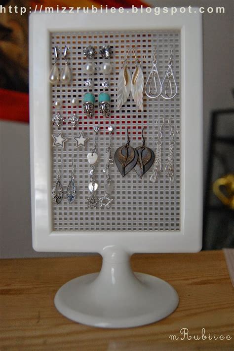 Diy earring holder diy jewelry holder earring tutorial earring hanger stud earring organizer homemade earring holders ideas prácticas cool ideas decor ideas. {DIY} Stud Earring holder