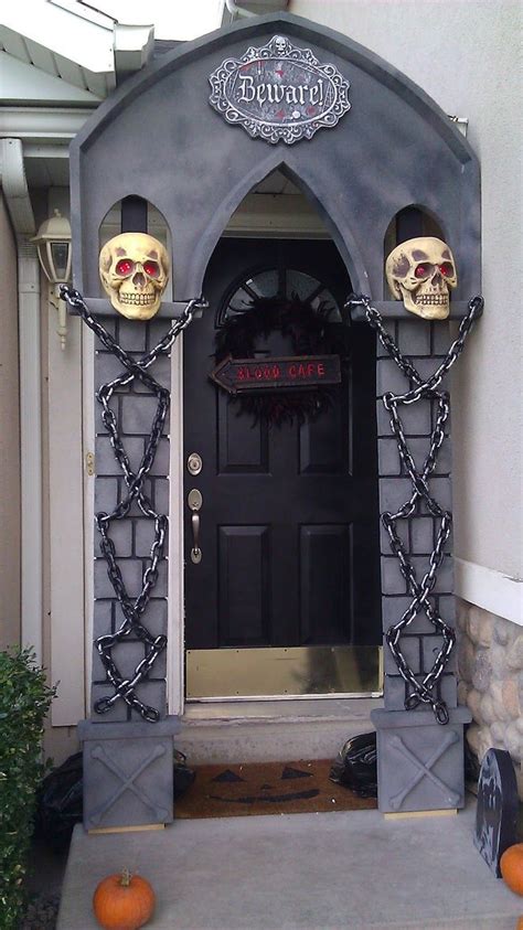 23 Insanely Scary Diy Haunted House Ideas Halloween Front Doors