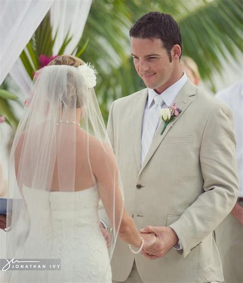 The first impression of a wedding is always from how everything looks. A casual look - a wedding abroad maybe? | Wedding outfits ...