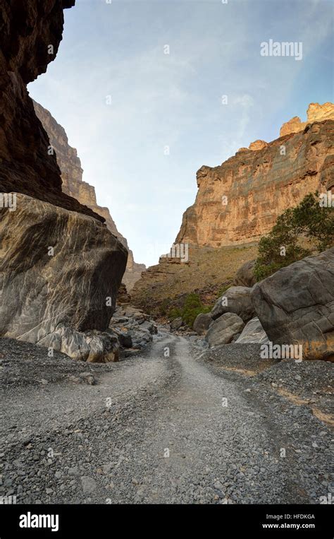 Road Between The Rocks Grand Canyon Wadi Ghul Jebel Shams Sultanate
