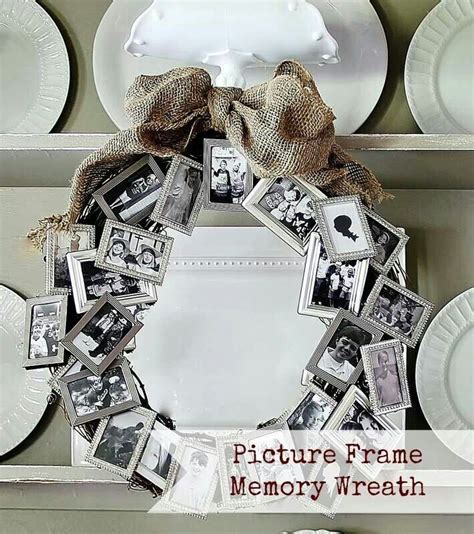 családi fotókkal... | Picture frame wreath, Wreaths, Gifts