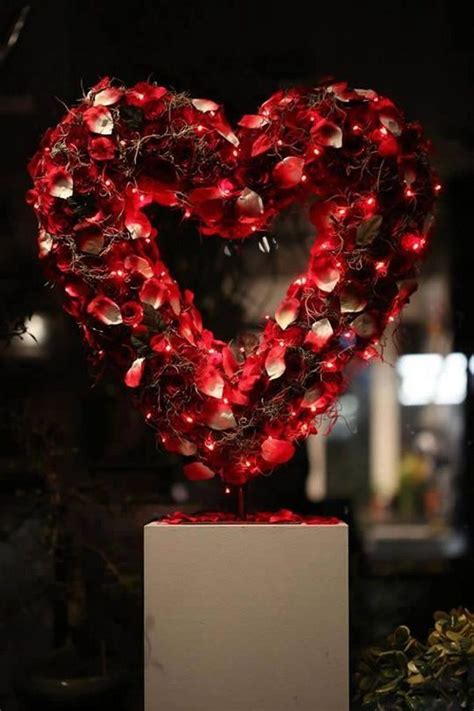 40 Stunning Florist Valentines Window Display Ideas Valentines