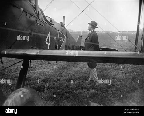 First Flight Around World 1924 Hi Res Stock Photography And Images Alamy