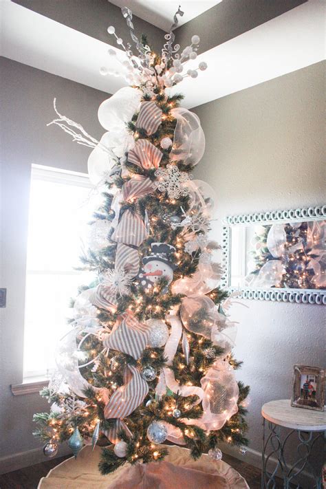 Trim your tree in style with easy diy projects, design tips and unique color palette ideas. How to Decorate a Christmas Tree from Start to Finish {the ...