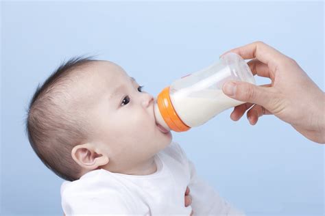 六个月婴儿奶量（新生儿每顿该喝多少奶） 幼儿百科 魔术铺