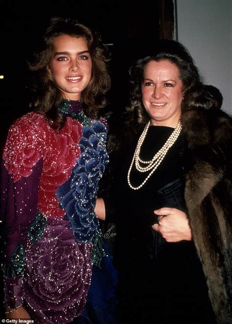 Brooke Shields Opens Up About Her Troubled Mother Teri She Wore Vrogue