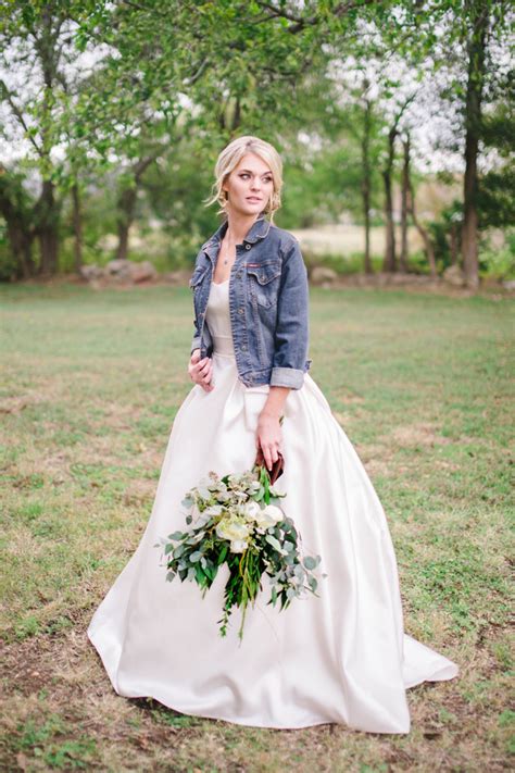 Nestled in the texas hill country at log country cove resort. Texas Hill Country Wedding Inspiration - Rustic Wedding Chic
