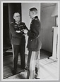 Le Generalfeldmarschall Erwin Rommel en conversation avec le General ...