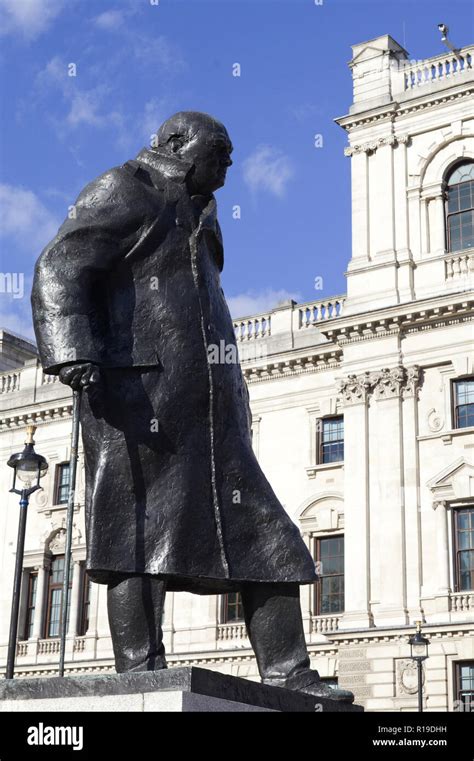 Sir Winston Churchill Statue London Stock Photo Alamy