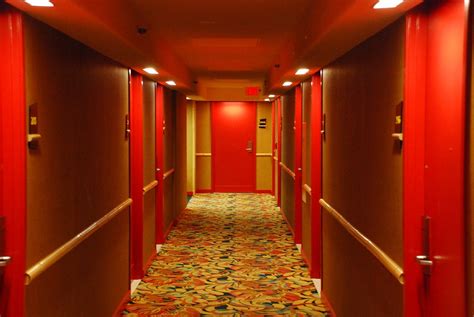 Red Hallway A Very Red Hotel Hallway At The Resortquest Wa Flickr