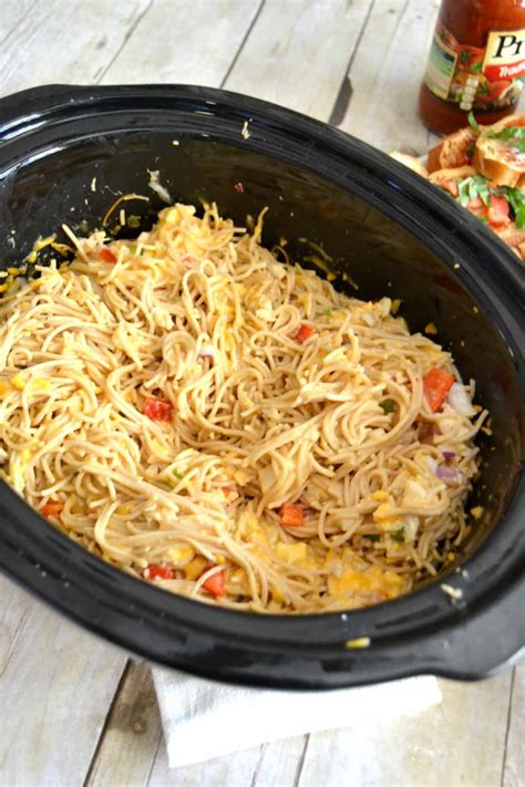 Our family enjoys this meal topped with nonfat plain greek yogurt, salsa and a sprinkle of low fat. Slow Cooker Meal: Cheesy Southwest Chicken Spaghetti - My ...