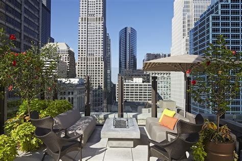If you get a table towards the window, you get to look at all of the wonderful. Chicago's Best Rooftops of 2018 - Bars and Restaurants