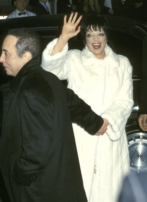 Liza Minnelli And David Gest At Their Wedding In 2002 See Liza Minnelli S Yellow Wedding Suit