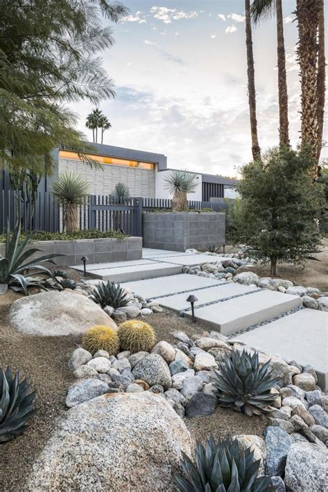 Another fantastic landscaping ideas is to select an exceptional feature is the normal pebbles you can find almost anywhere. 58+ Beautiful Low Maintenance Front Yard Landscaping Ideas ...