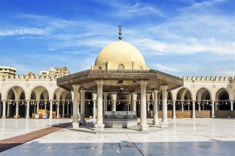 مسجد عمرو بن العاص الأول بمصر وأفريقيا والرابع في الإسلام الرحالة