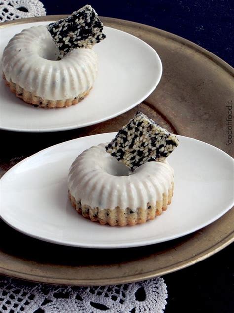 Questa settimana vi presentiamo la ricetta per una cosa molto sfiziosa che si tostate il sesamo qualche minuto in una padella e poi unitelo allo sciroppo di zucchero e miele. Ciambelline alla tahina con il croccante con i semi di ...