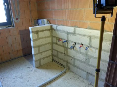 Wie viel liter wasser passen in eine badewanne? Vormauerung im Bad fertig; Fernwärmeleitung am Netz ...