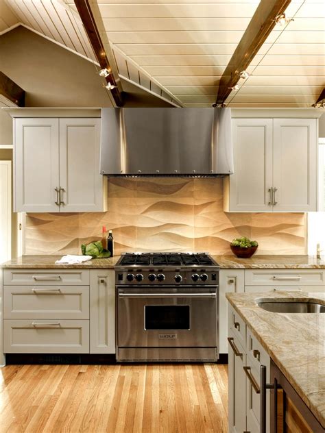 Neutral Transitional Kitchen With Wavy Patterned