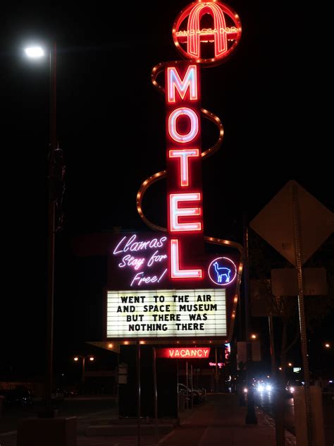 Motel Daniel Lobo Flickr