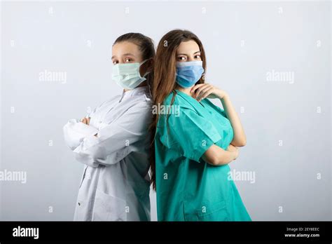 Enfermeros Con Cubrebocas Fotografías E Imágenes De Alta Resolución Alamy