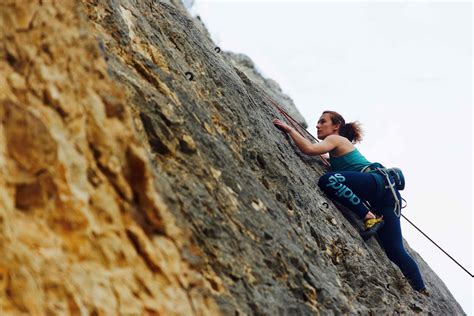 Escalade en falaise en Ardèche Moniteurs d escalade GECCO Aventure
