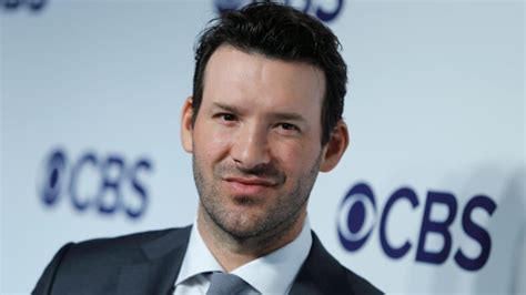 Tony Romo Reveals Whats Going On In His Brain Before He Predicts Nfl Plays Maxim