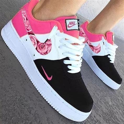 Pin By Christa Pry On Shoes Sneakers Fashion Nike Air Shoes Cute