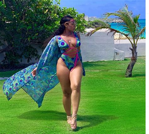 Tooot Tooot Ashanti Shows Off Her Unclad Cakes On The Gram And