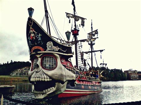 In Your Face Pirate Ship Real Pirate Ships Cartoon Ships