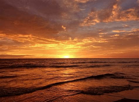 Pantai Padang Panggung Senja Sempurna Di Sumbar