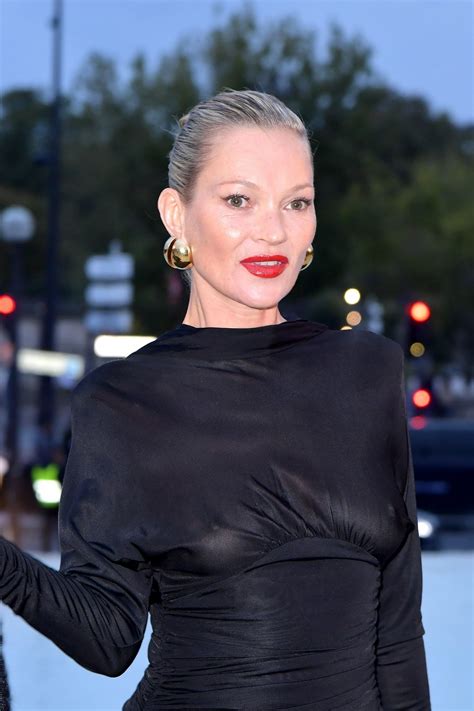 Kate Moss Flaunt Her Braless Tits At Saint Laurent Fashion Show 12 Photos The Fappening