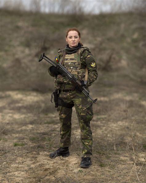 A Us Marine Photographer Shot These Beautiful Portraits Of Troops Overseas Female Marines