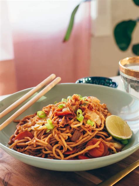 Easy Indonesian Mie Goreng Recipe Vegetarian Fried Noodles Sunshine