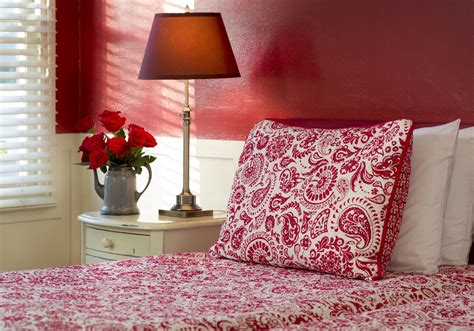 Get Feng Shui Tips For A South Facing Bedroom