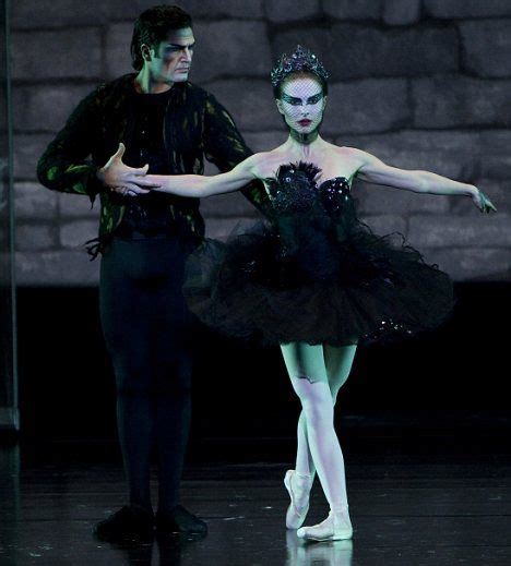 Black Swan Film Black Swan The Black Swan Halloween Outfits