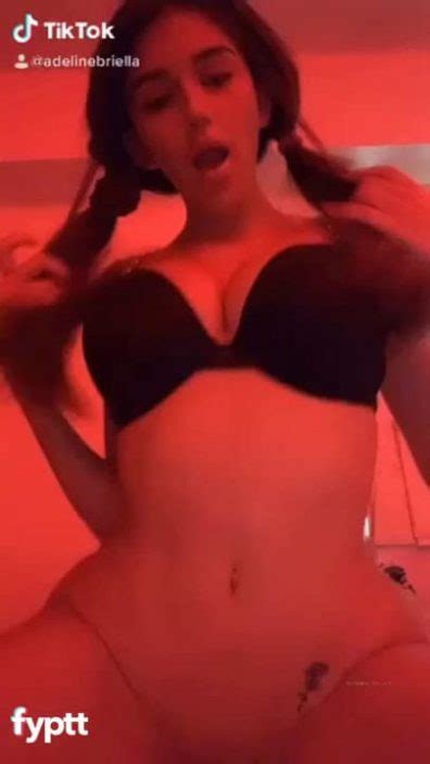 Super Sexy Latina Tiktok Chick Twerking Her Firm Nude Ass Hot Sexy