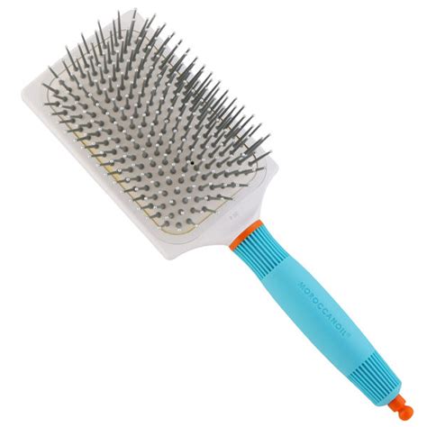 It evenly distributes your hair's natural oils and it increases the circulation around your hair follicles. Moroccanoil Ceramic Paddle Brush | HQ Hair