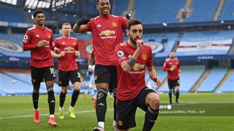 Man city hosted thomas tuchel's men, whom they will also face in the champions league final, knowing that a victory would secure a third premier league title in four years. HASIL Man City vs Man United - Gol Cepat Bruno Fernandes ...